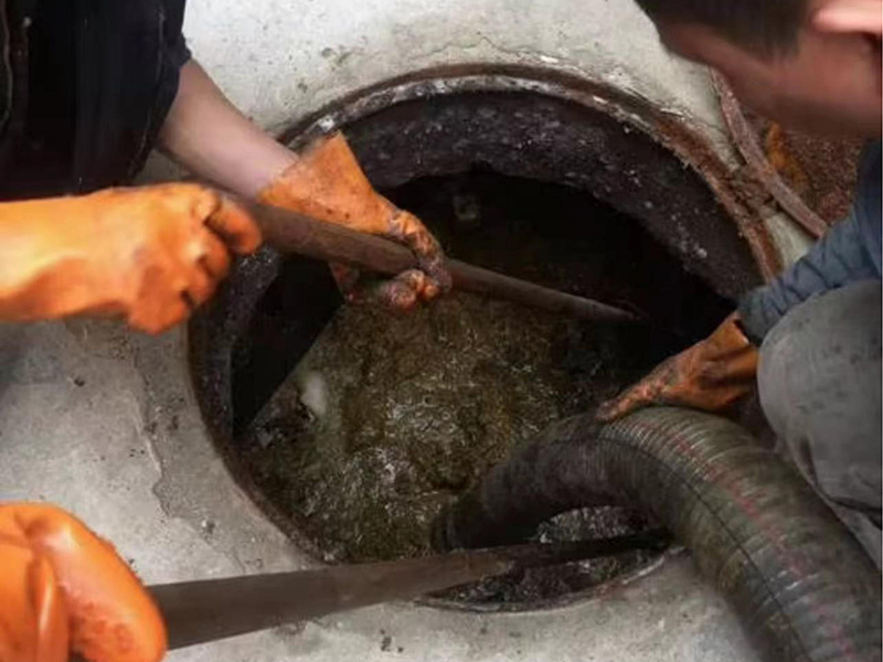 沙田清理化粪池时如何避免沼气的危害？